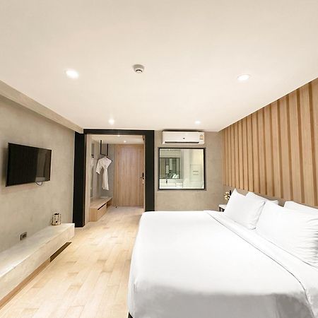 Loft Bangkok Hotel Buitenkant foto